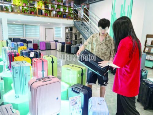 開學經濟熱潮下，箱包企業如何各顯神通抓住市場機遇