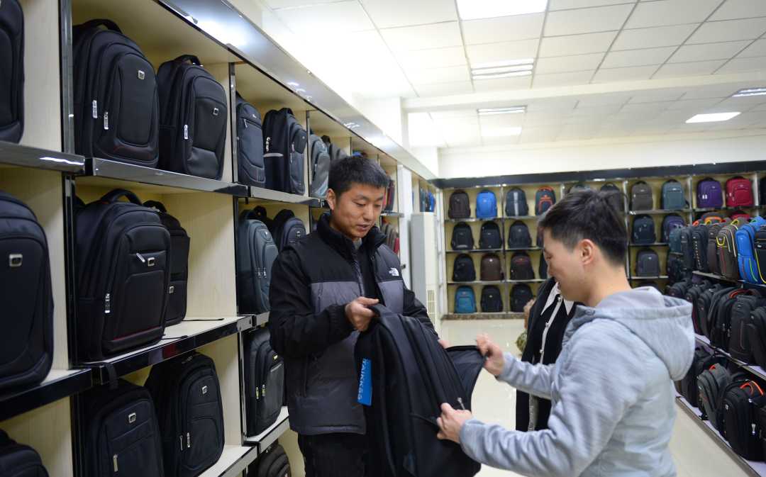 廣交會(huì)箱包展區(qū)迎來(lái)行業(yè)回暖，39家企業(yè)蓄勢(shì)待發(fā)拓新局